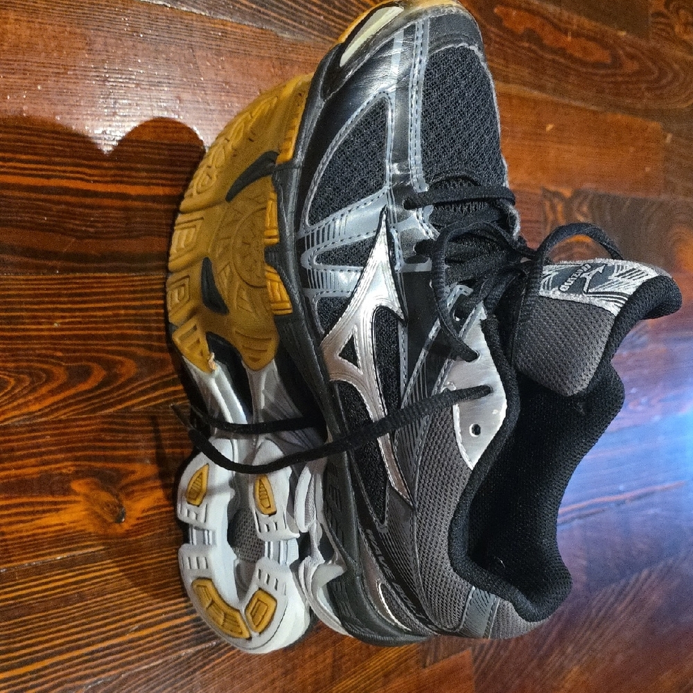 Womens Mizuno Volleyball Shoes Size 7